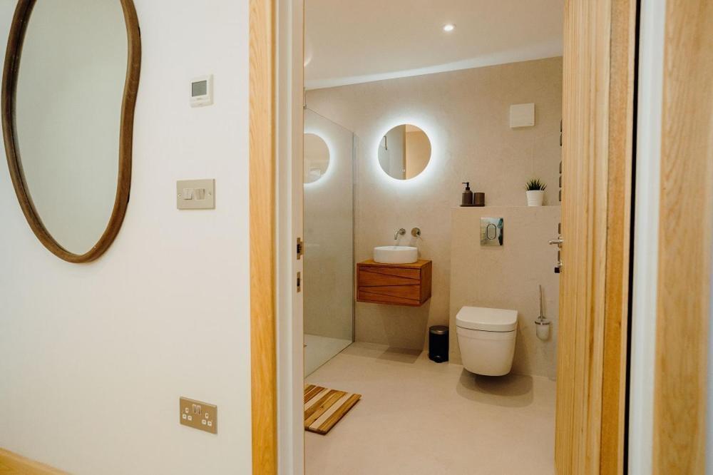 Beavers Lodge. Luxury With Hot Tub * Тенби