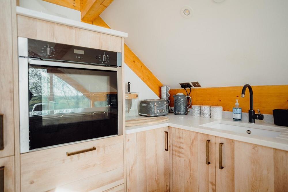Beavers Lodge. Luxury With Hot Tub Вилла Тенби